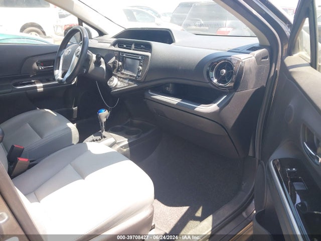Toyota Prius C Four 2017 JTDKDTB32H1595140 Image 5