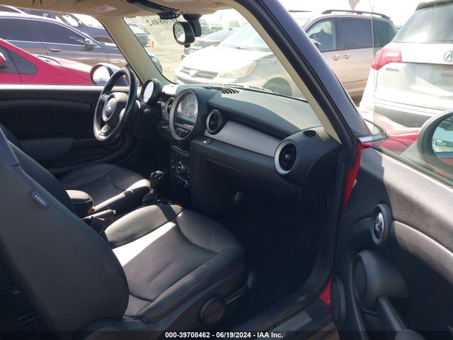 2011 MINI COOPER WMWSU3C58BT092009 Photo 4