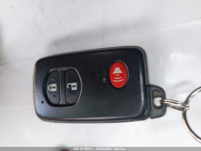 JTDKN3DU8E0388661 Toyota Prius Two