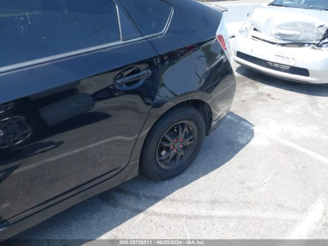 JTDKN3DU8E0388661 Toyota Prius Two