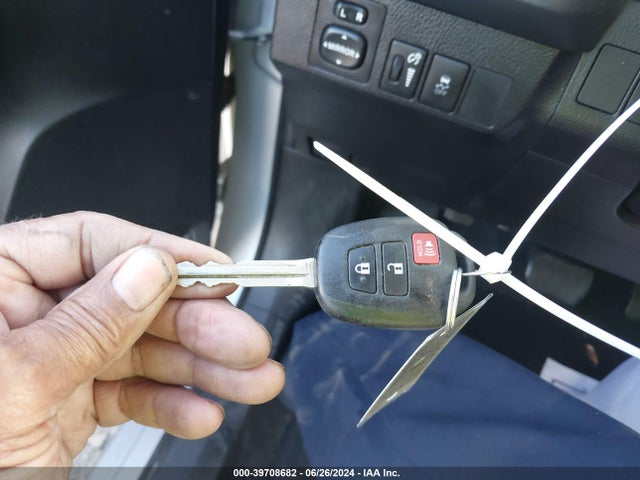 Toyota RAV4 LE 2015 2T3ZFREV9FW220353 Image 11