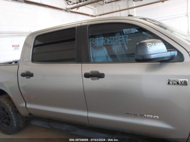5TFDW5F13EX350301 Toyota Tundra Sr5 5.7l V8