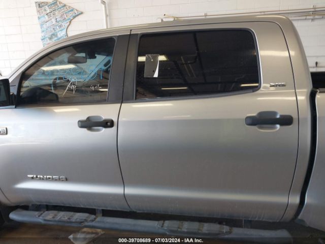 5TFDW5F13EX350301 Toyota Tundra Sr5 5.7l V8