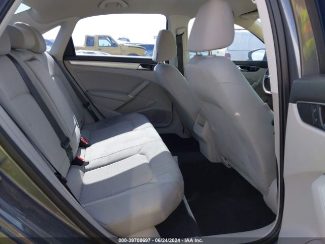 1VWAT7A38GC019236 Volkswagen Passat 1.8t S