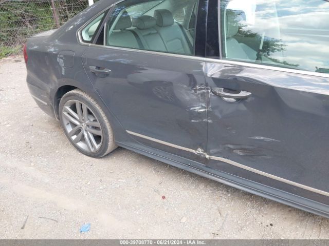 1VWDT7A33HC012824 Volkswagen Passat 1.8t R-line