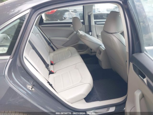 1VWDT7A33HC012824 Volkswagen Passat 1.8t R-line