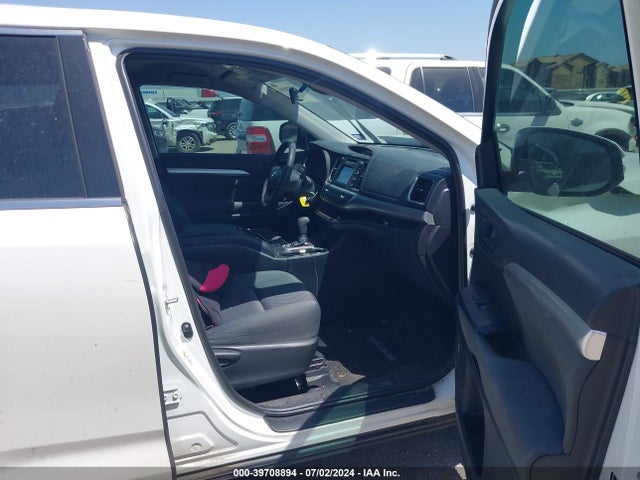 5TDZZRFH5KS333194 Toyota Highlander Le