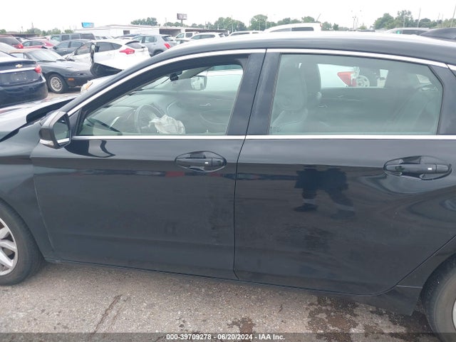 Chevrolet IMPALA 1LT 2018 2G1105S33J9152105 Image 14