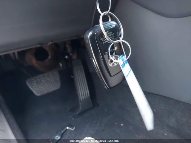 2T3C1RFV2RW303677 Toyota Rav4 Xle Premium