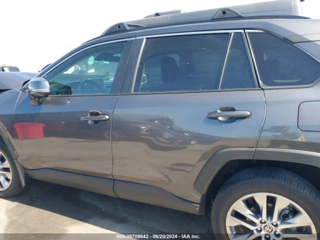 2T3C1RFV2RW303677 Toyota Rav4 Xle Premium