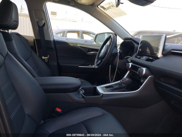 2T3C1RFV2RW303677 Toyota Rav4 Xle Premium