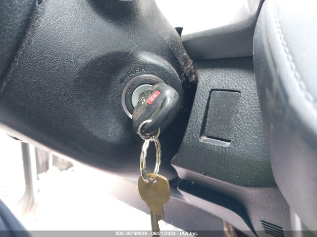 Toyota RAV4 LE 2017 JTMZFREV6HJ106456 Image 11
