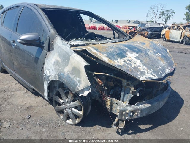 Toyota Prius C Two 2017 JTDKDTB3XH1596021 Image 13