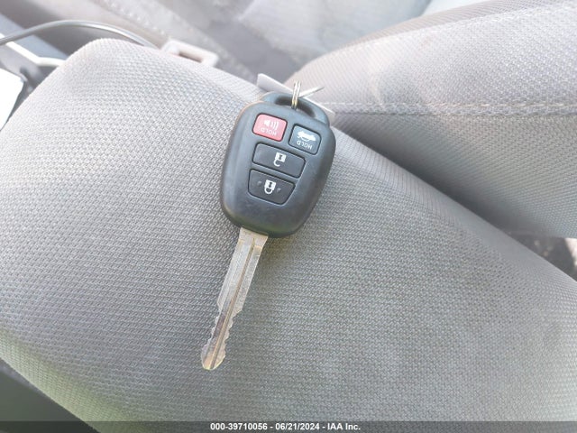 Toyota COROLLA LE 2018 2T1BURHE8JC041033 Image 11