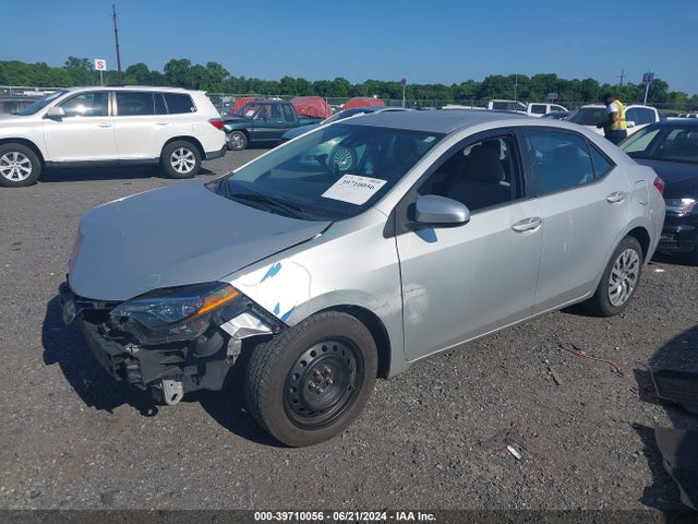 Toyota COROLLA LE 2018 2T1BURHE8JC041033 Image 2