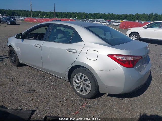 Toyota COROLLA LE 2018 2T1BURHE8JC041033 Image 3