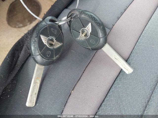 2005 MINI COOPER S WMWRH33455TF83378 Photo 10