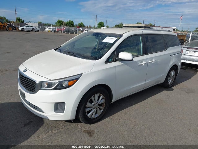 KIA SEDONA LX 2017 KNDMB5C17H6243942 Image 2