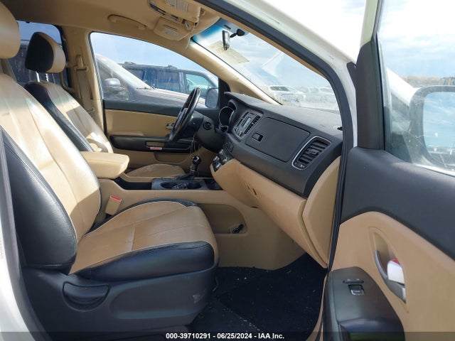 KIA SEDONA LX 2017 KNDMB5C17H6243942 Image 5