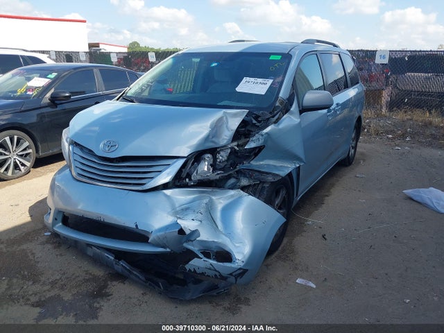 Toyota Sienna Le 8 Passenger 2015 5TDKK3DC7FS590177 Image 2