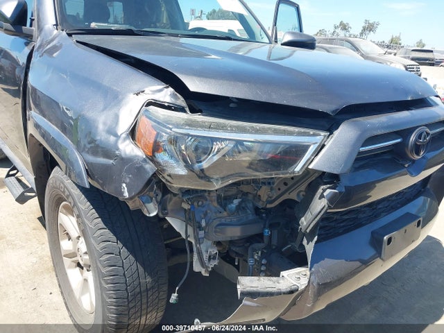 Toyota 4RUNNER SR5 2020 JTEZU5JRXL5225633 Image 6