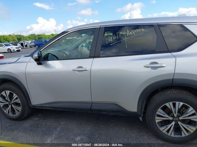 5N1BT3BB0NC695484 Nissan Rogue Sv Intelligent Awd
