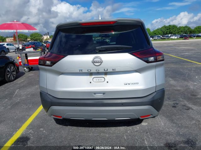 5N1BT3BB0NC695484 Nissan Rogue Sv Intelligent Awd