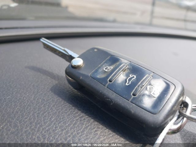 1VWAT7A33EC105275 Volkswagen Passat 1.8t Wolfsburg Edition