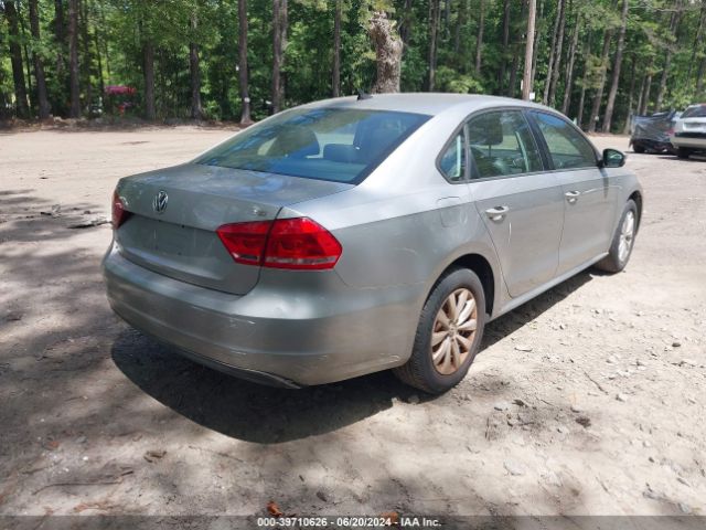 1VWAT7A33EC105275 Volkswagen Passat 1.8t Wolfsburg Edition