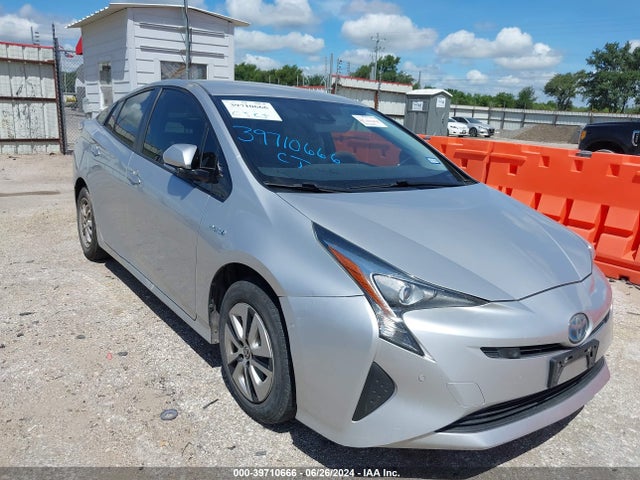 Toyota Prius Two 2018 JTDKBRFU2J3590316 main image