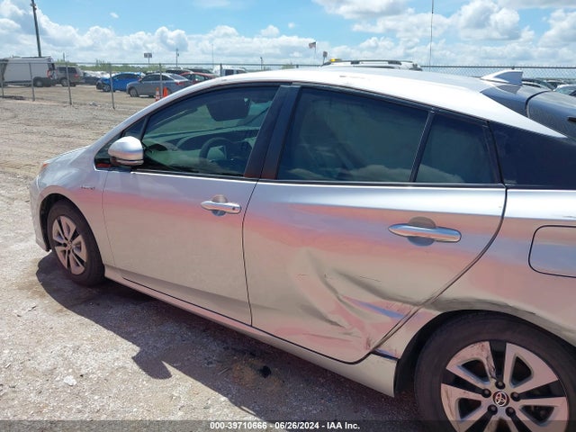 Toyota Prius Two 2018 JTDKBRFU2J3590316 Image 14