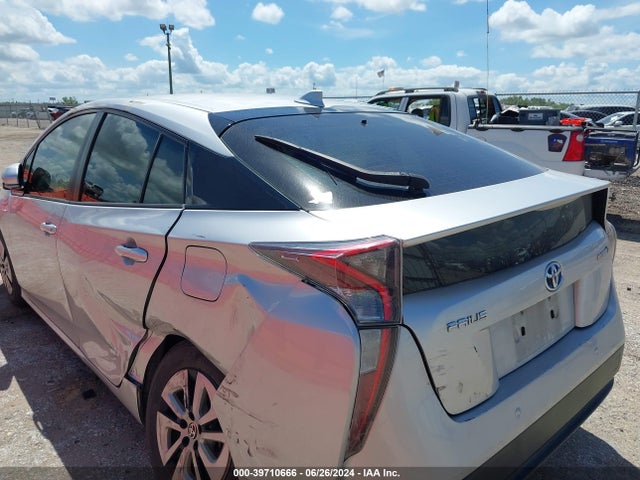 Toyota Prius Two 2018 JTDKBRFU2J3590316 Image 3