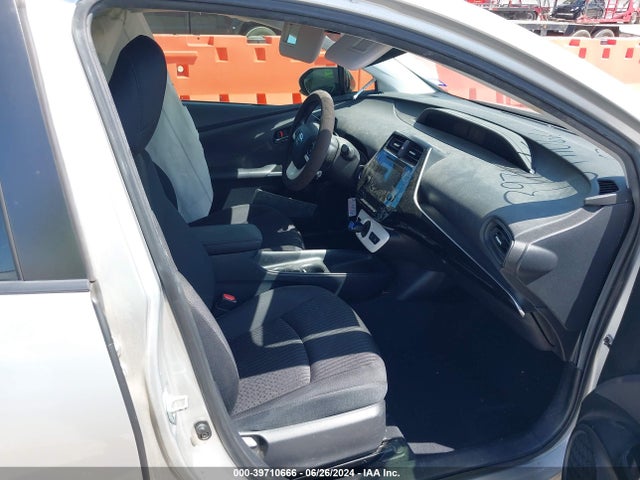 Toyota Prius Two 2018 JTDKBRFU2J3590316 Image 5