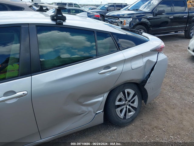 Toyota Prius Two 2018 JTDKBRFU2J3590316 Image 6