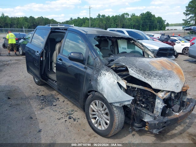 Toyota Sienna Xle Premium 8 Passenger 2015 5TDYK3DC6FS648113 main image