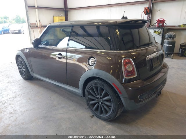 2010 MINI COOPER S WMWMF7C51ATZ70999 Photo 2