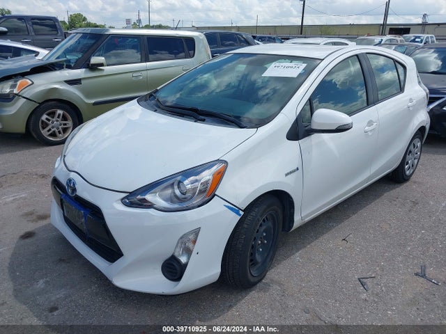 Toyota Prius C Two 2015 JTDKDTB30F1091036 Image 2