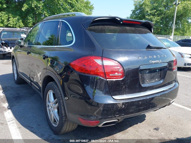 2011 PORSCHE CAYENNE WP1AB2A22BLA53258 Photo 2