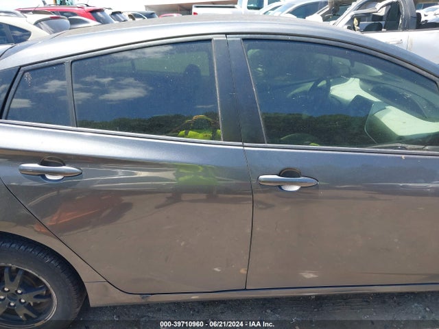 JTDKARFU5H3033414 Toyota Prius Three