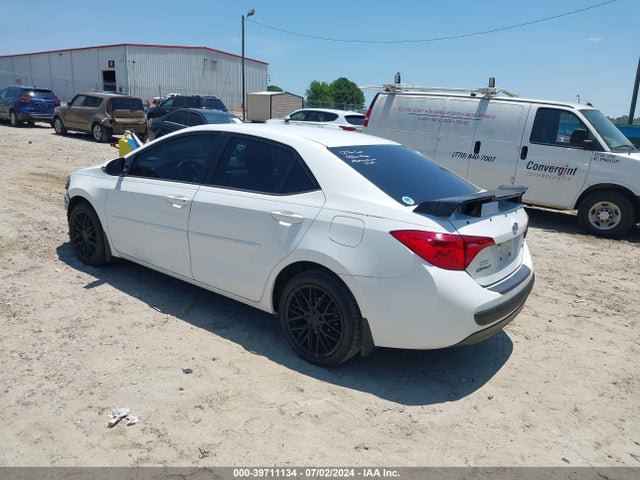 Toyota COROLLA SE 2017 5YFBURHE6HP599666 Image 3
