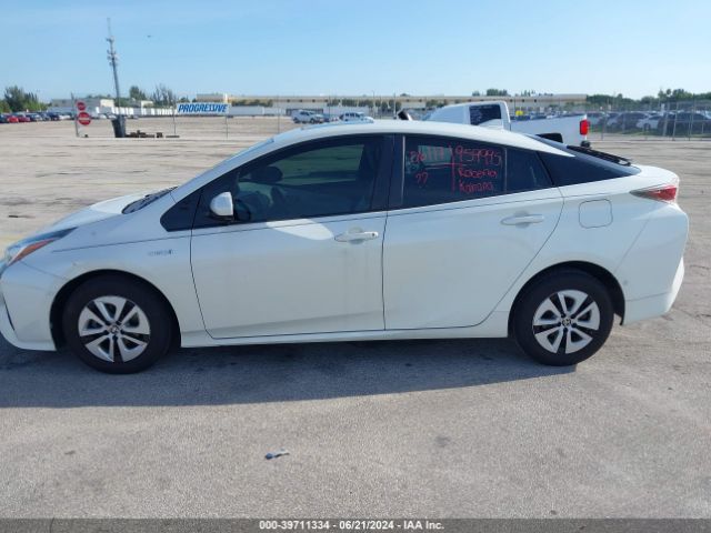 JTDKARFU7J3546380 Toyota Prius Four