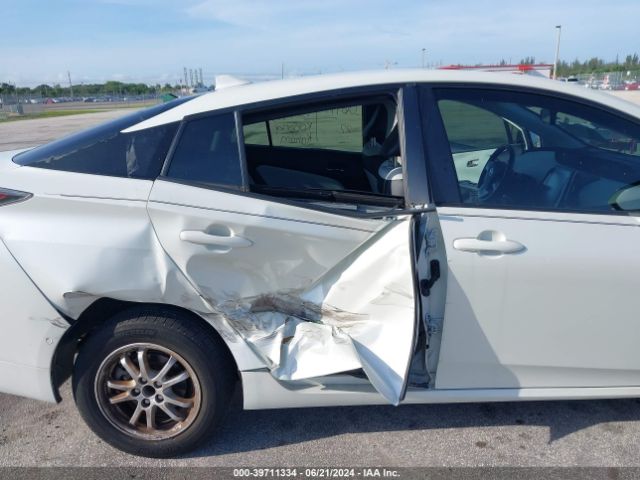 JTDKARFU7J3546380 Toyota Prius Four