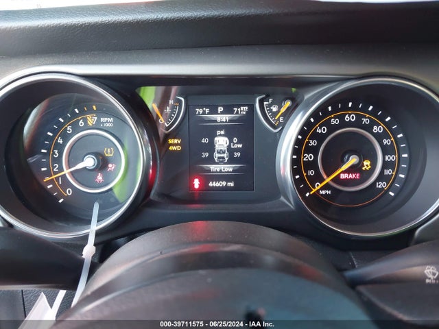 1C4HJXDG0KW552582 Jeep Wrangler Unlimited Sport 4x4