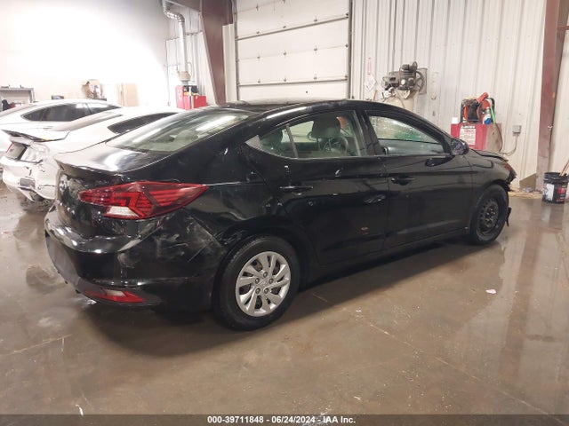 Hyundai ELANTRA SE 2019 KMHD74LF2KU867668 Image 4