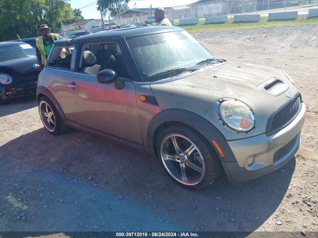 2007 MINI COOPER S WMWMF73557TL92625 Photo 0