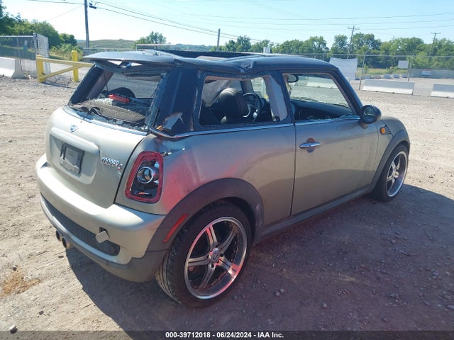 2007 MINI COOPER S WMWMF73557TL92625 Photo 3