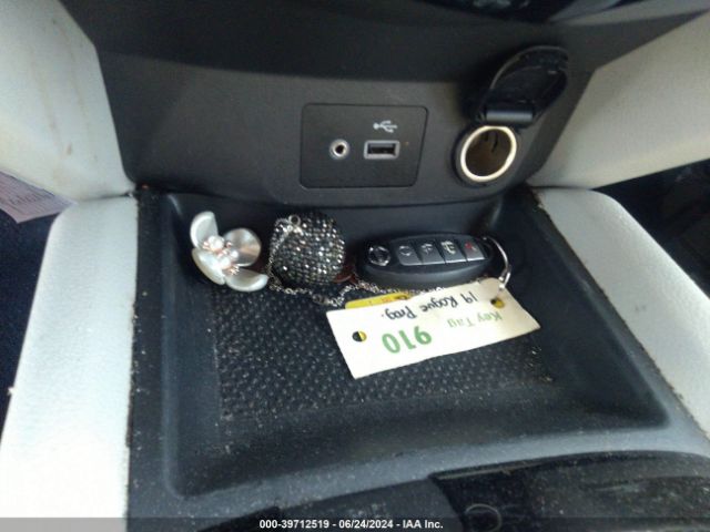 JN1BJ1CR2KW319165 Nissan Rogue Sport Sv