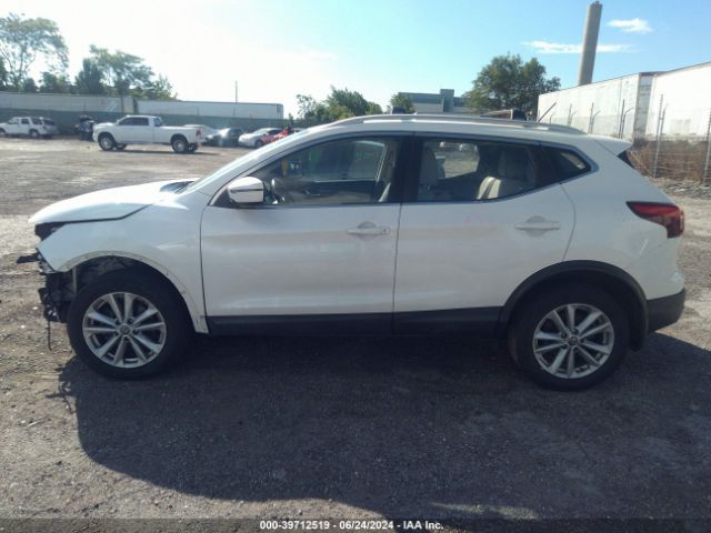 JN1BJ1CR2KW319165 Nissan Rogue Sport Sv