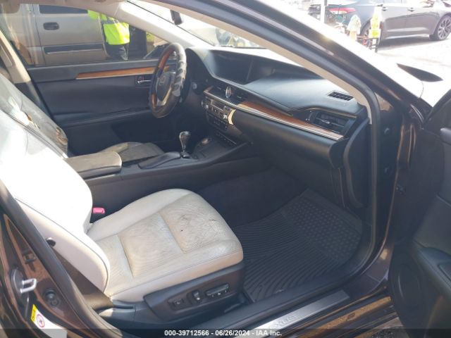 JTHBW1GGXF2094013 Lexus ES 300H