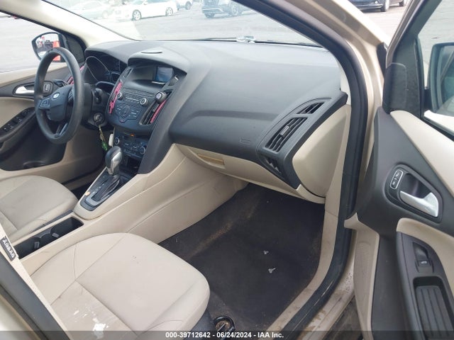 Ford FOCUS SE 2018 1FADP3FEXJL275382 Image 5